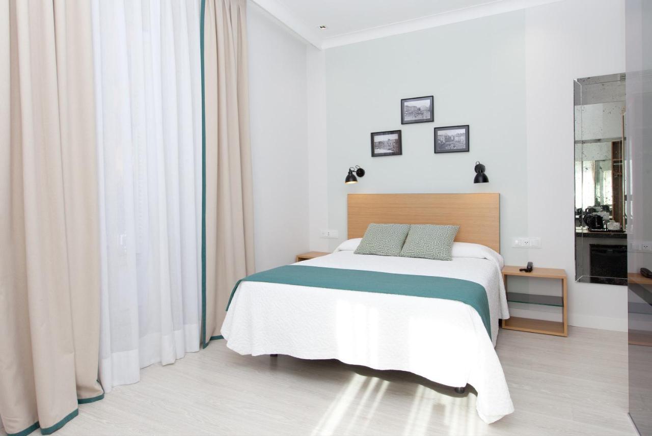 Single Room Puerta del Sol Views,736434022:JPEG